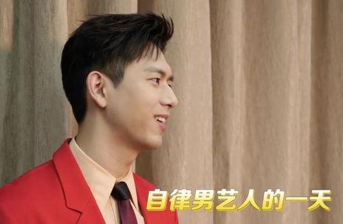 男明星称体重,健身成果显著，身材线条硬朗